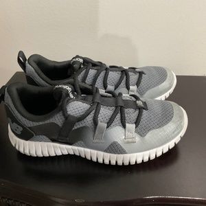 NEW BALANCE BOYS PLAYGRUV SHOES SIZE 1